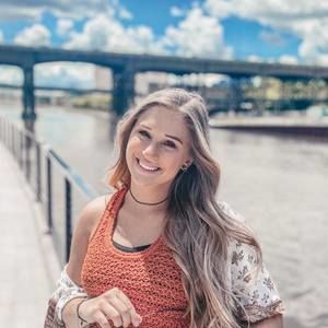 Meet your Posher, Avery